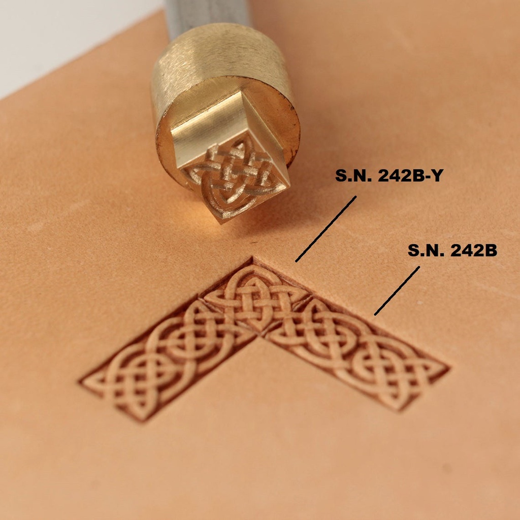 S.N. 242B-Y - COIN bordure entrelas celtiques - Matoir à Frapper